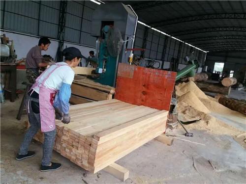 产品大全 >正文  对建筑木方等木材加工厂内的一些材料的保管也要有